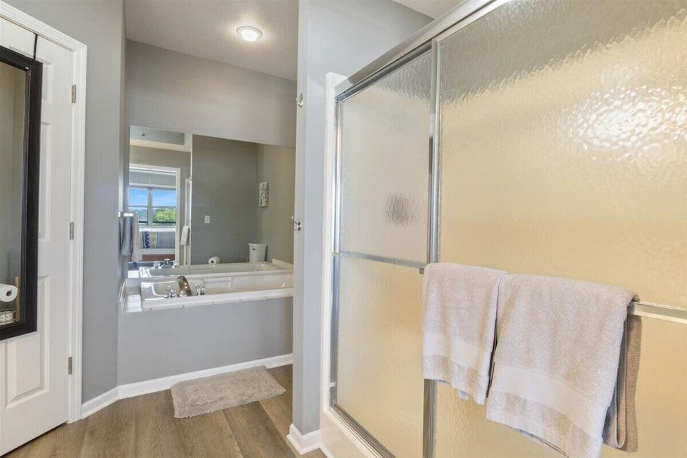 Lakefront 1st-floor Condo, Screened Patio, Pools & Courts Condo, Multiple Beds, Patio (Wake Lake) 31