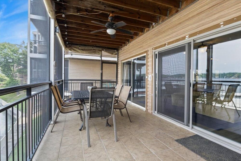 Lakefront 1st-floor Condo, Screened Patio, Pools & Courts Condo, Multiple Beds, Patio (Wake Lake) 38