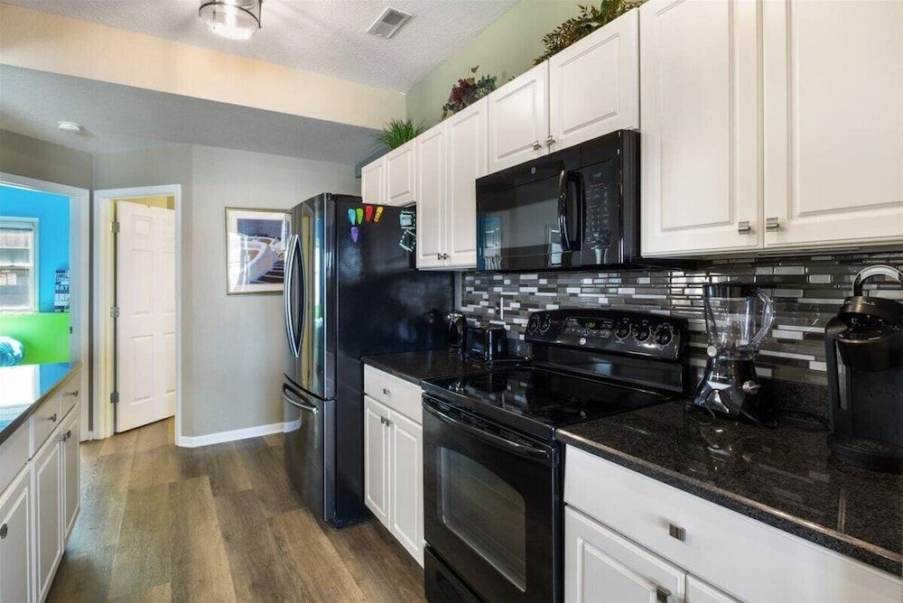 Lakefront 1st-floor Condo, Screened Patio, Pools & Courts Condo, Multiple Beds, Patio (Wake Lake) 18