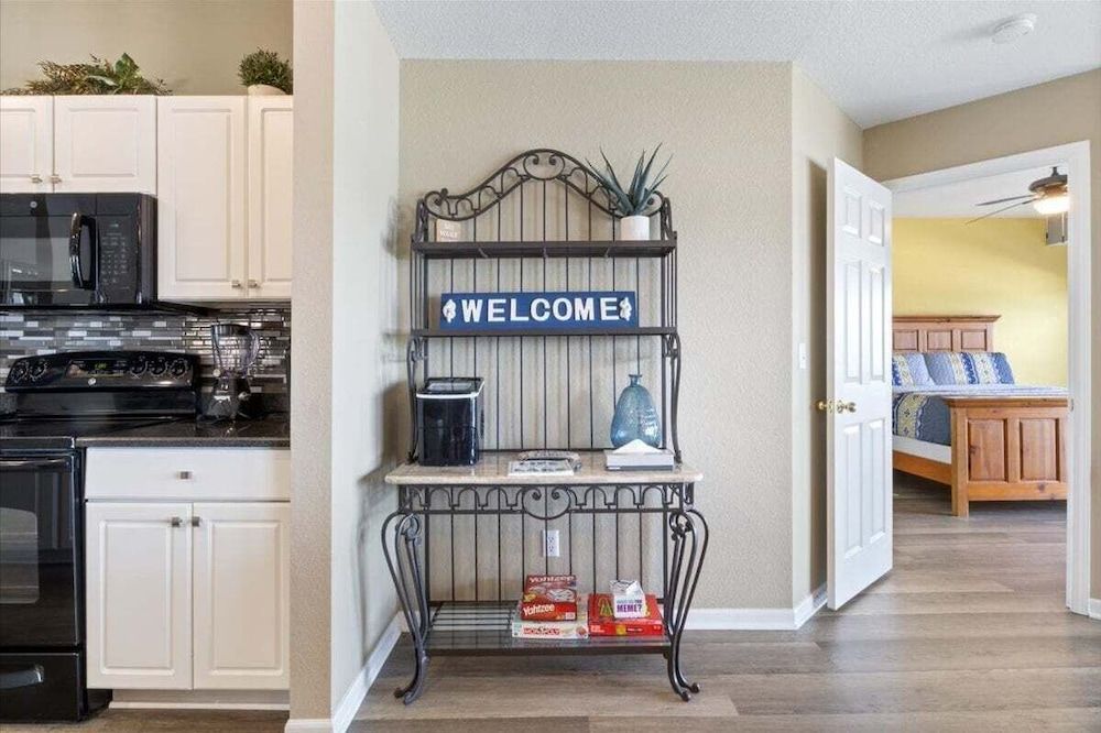 Lakefront 1st-floor Condo, Screened Patio, Pools & Courts Condo, Multiple Beds, Patio (Wake Lake) 19