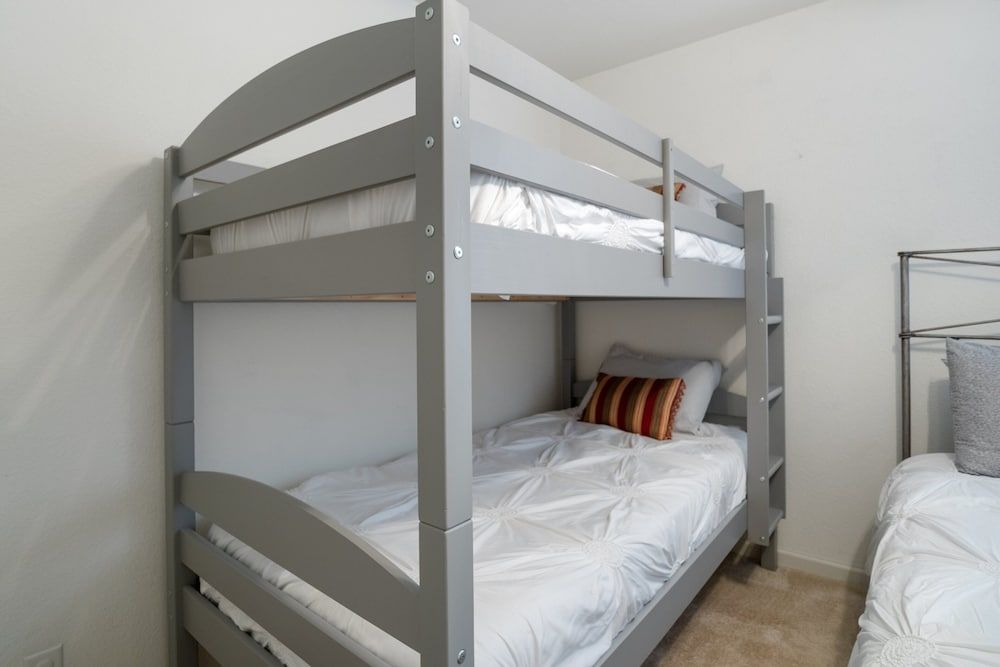 Games, Lake Views, Ease of Access to Unit & Attractions, Family-friendly, Outdoor Comfort Condo, Multiple Beds, Patio (Day Dreamer) 8