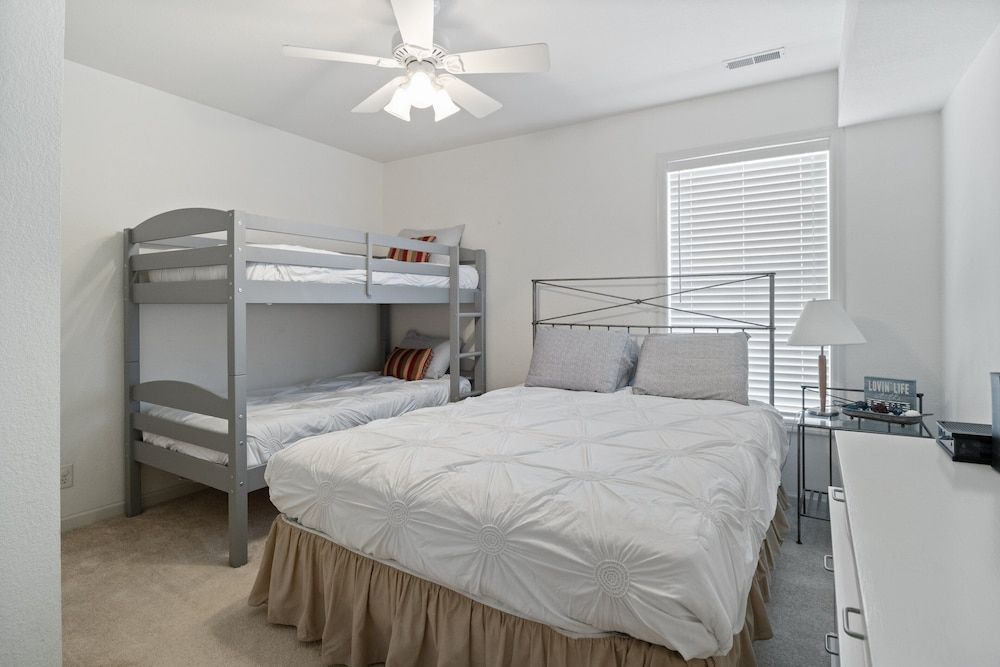 Games, Lake Views, Ease of Access to Unit & Attractions, Family-friendly, Outdoor Comfort Condo, Multiple Beds, Patio (Day Dreamer) 4