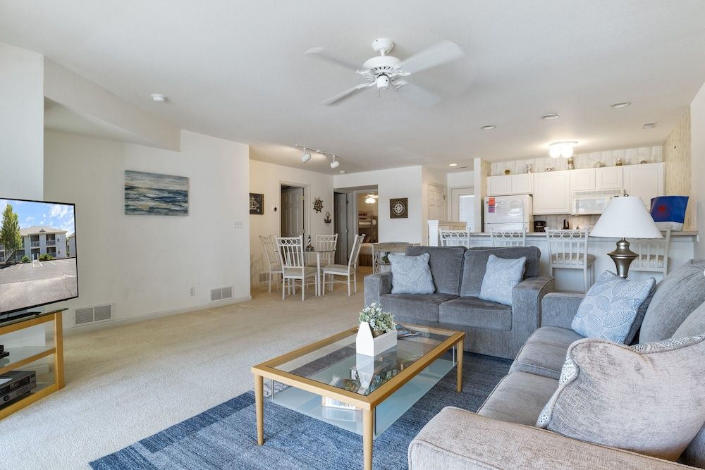 Games, Lake Views, Ease of Access to Unit & Attractions, Family-friendly, Outdoor Comfort Condo, Multiple Beds, Patio (Day Dreamer) 22