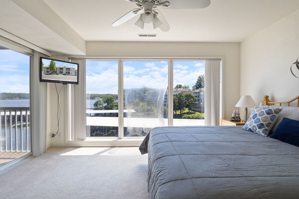 Games, Lake Views, Ease of Access to Unit & Attractions, Family-friendly, Outdoor Comfort Condo, Multiple Beds, Patio (Day Dreamer) 3