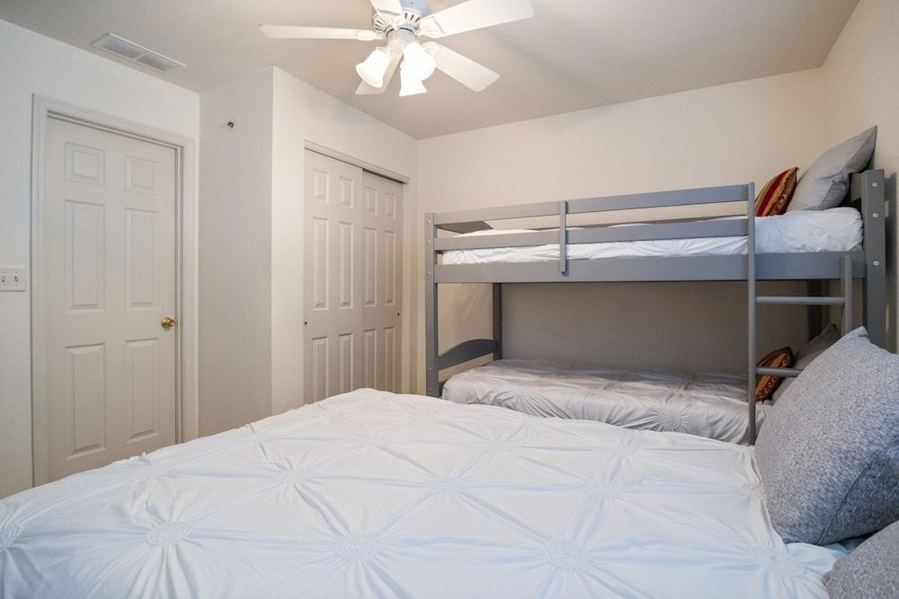 Games, Lake Views, Ease of Access to Unit & Attractions, Family-friendly, Outdoor Comfort Condo, Multiple Beds, Patio (Day Dreamer) 11