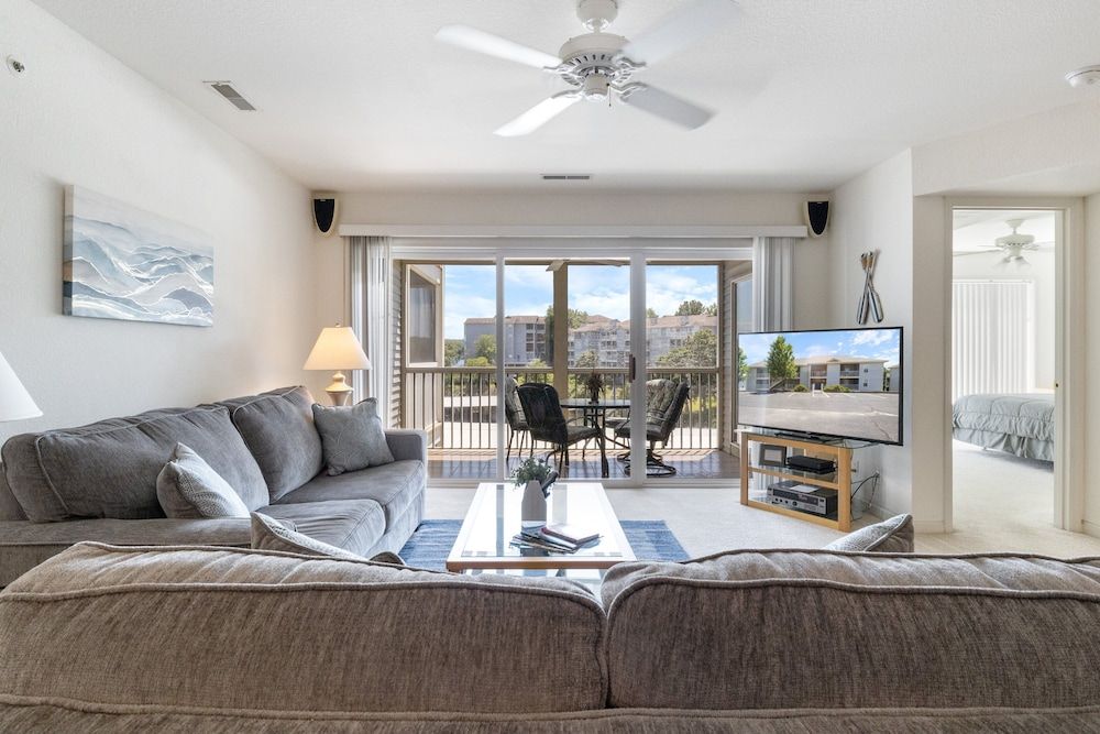 Games, Lake Views, Ease of Access to Unit & Attractions, Family-friendly, Outdoor Comfort Condo, Multiple Beds, Patio (Day Dreamer) 23