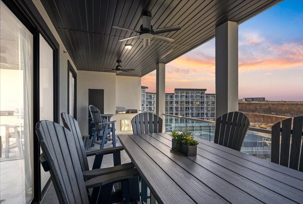 Newly Designed Topsider Condo w/ Beautiful Main Channel Views Condo, Multiple Beds, Patio (Lake Adventures) 31