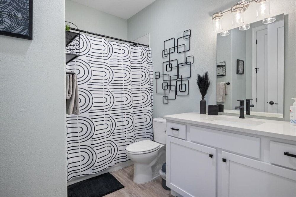 Newly Designed Topsider Condo w/ Beautiful Main Channel Views Condo, Multiple Beds, Patio (Lake Adventures) 28