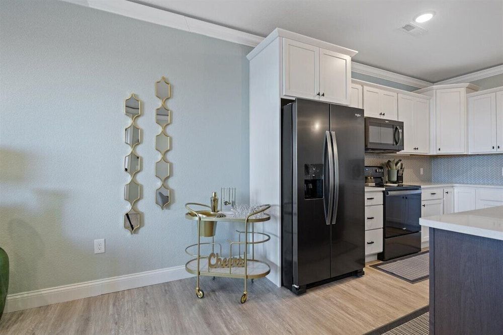 Newly Designed Topsider Condo w/ Beautiful Main Channel Views Condo, Multiple Beds, Patio (Lake Adventures) 16