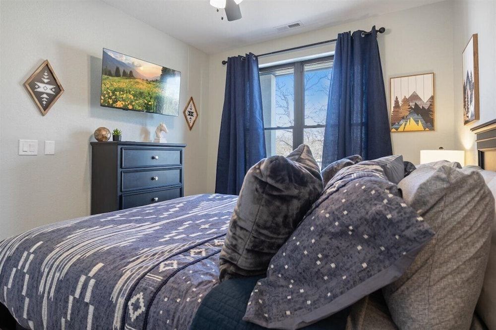 Newly Designed Topsider Condo w/ Beautiful Main Channel Views Condo, Multiple Beds, Patio (Lake Adventures) 11