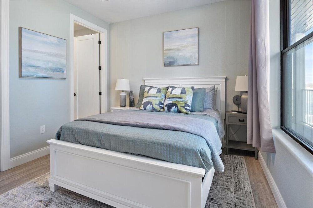 Newly Designed Topsider Condo w/ Beautiful Main Channel Views Condo, Multiple Beds, Patio (Lake Adventures) 10