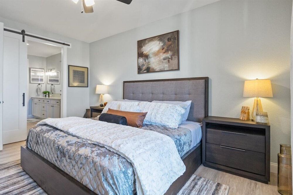 Newly Designed Topsider Condo w/ Beautiful Main Channel Views Condo, Multiple Beds, Patio (Lake Adventures) 4