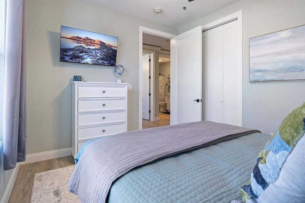 Newly Designed Topsider Condo w/ Beautiful Main Channel Views Condo, Multiple Beds, Patio (Lake Adventures) 5