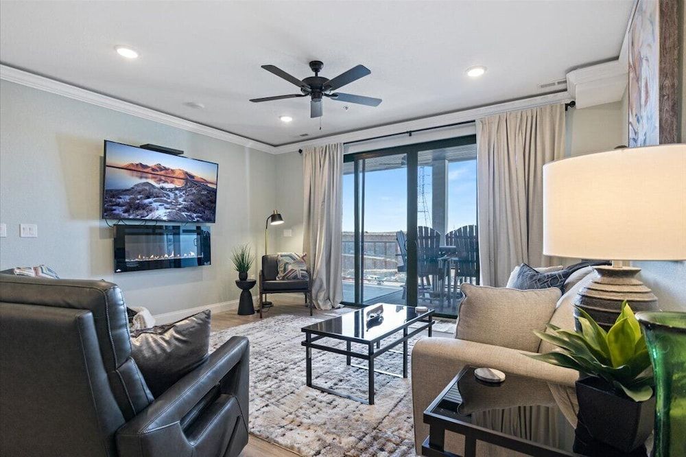 Newly Designed Topsider Condo w/ Beautiful Main Channel Views Condo, Multiple Beds, Patio (Lake Adventures) 22