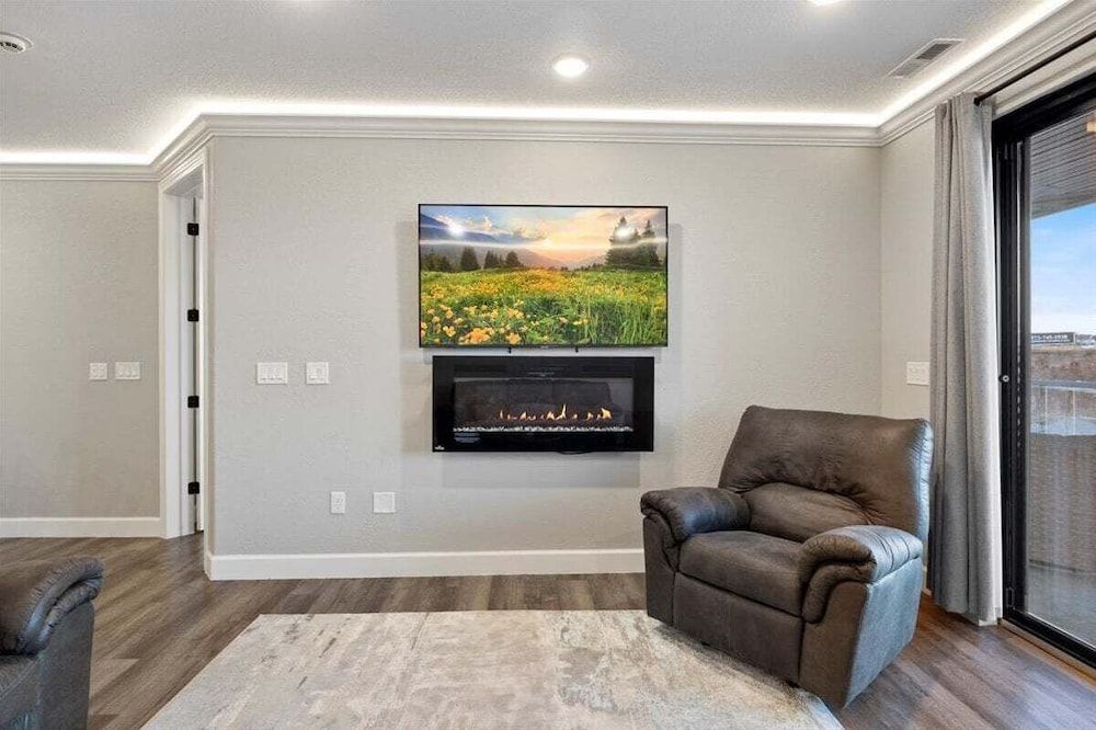 Topsider Condo w/ Updated Design & Amazing Main Channel Views Condo, Multiple Beds, Patio (Lake Loft) 40