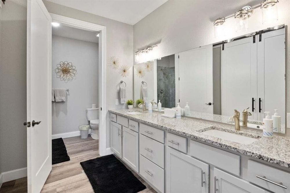 Topsider Condo w/ Updated Design & Amazing Main Channel Views Condo, Multiple Beds, Patio (Lake Loft) 36