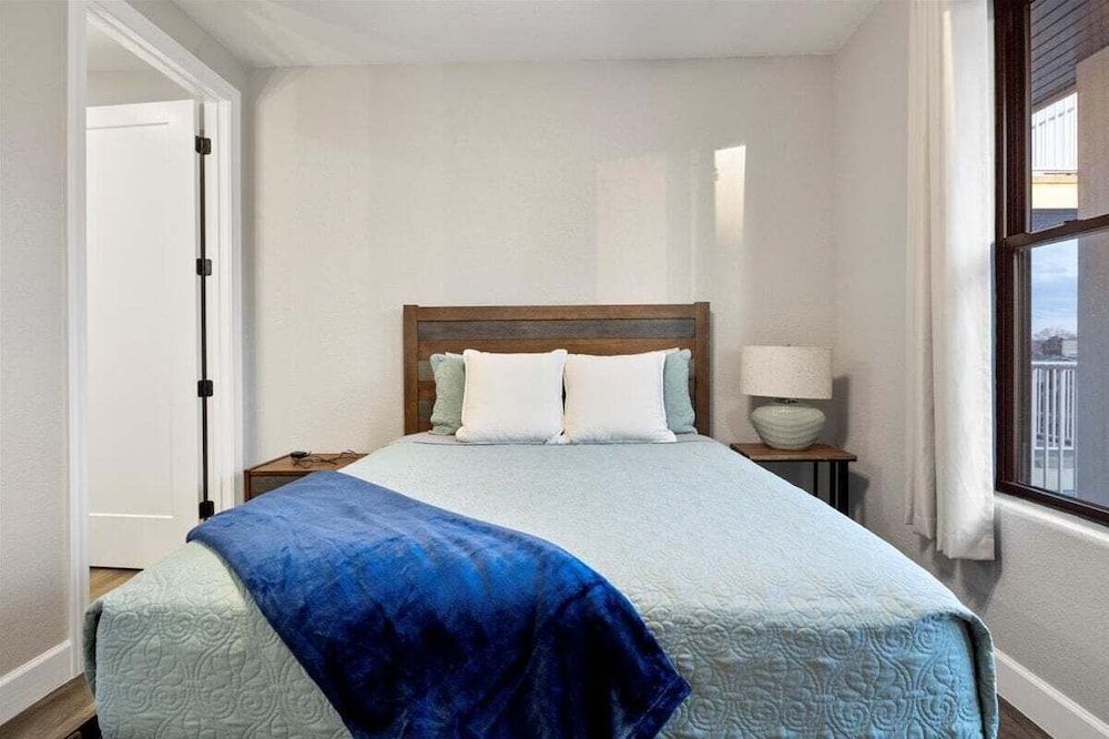 Topsider Condo w/ Updated Design & Amazing Main Channel Views Condo, Multiple Beds, Patio (Lake Loft) 6