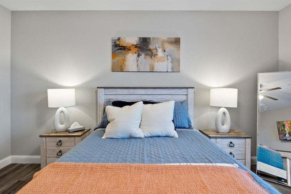 Topsider Condo w/ Updated Design & Amazing Main Channel Views Condo, Multiple Beds, Patio (Lake Loft) 16