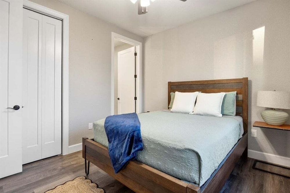 Topsider Condo w/ Updated Design & Amazing Main Channel Views Condo, Multiple Beds, Patio (Lake Loft) 7