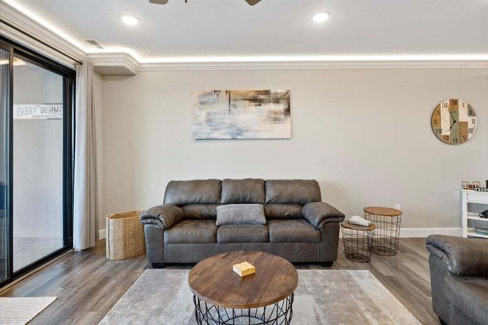 Topsider Condo w/ Updated Design & Amazing Main Channel Views Condo, Multiple Beds, Patio (Lake Loft) 27