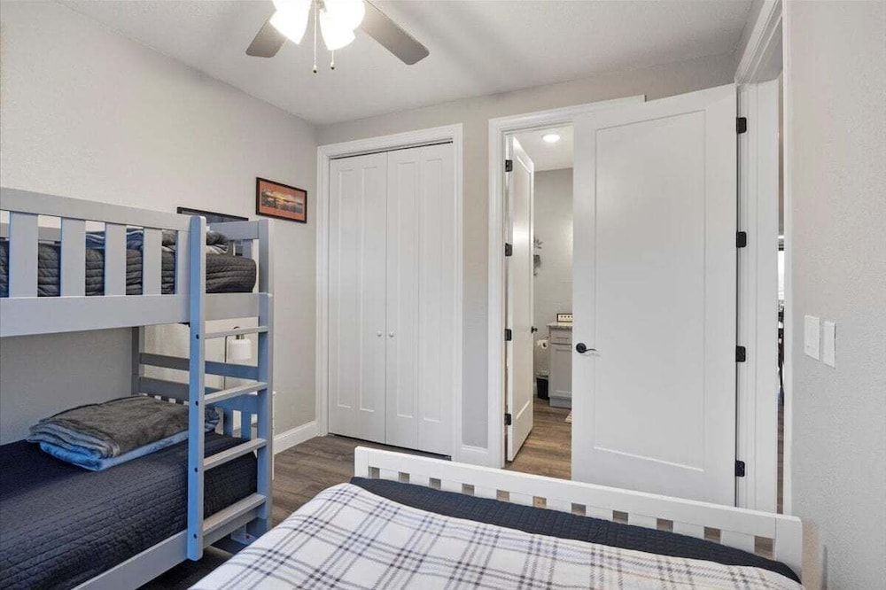 Topsider Condo w/ Updated Design & Amazing Main Channel Views Condo, Multiple Beds, Patio (Lake Loft) 8