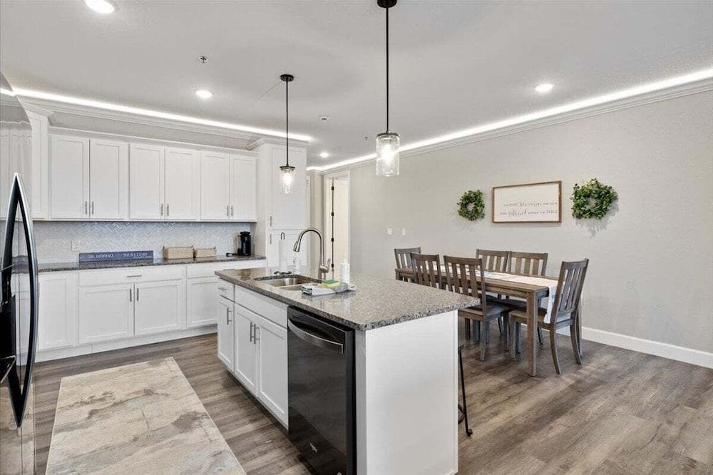 Topsider Condo w/ Updated Design & Amazing Main Channel Views Condo, Multiple Beds, Patio (Lake Loft) 20