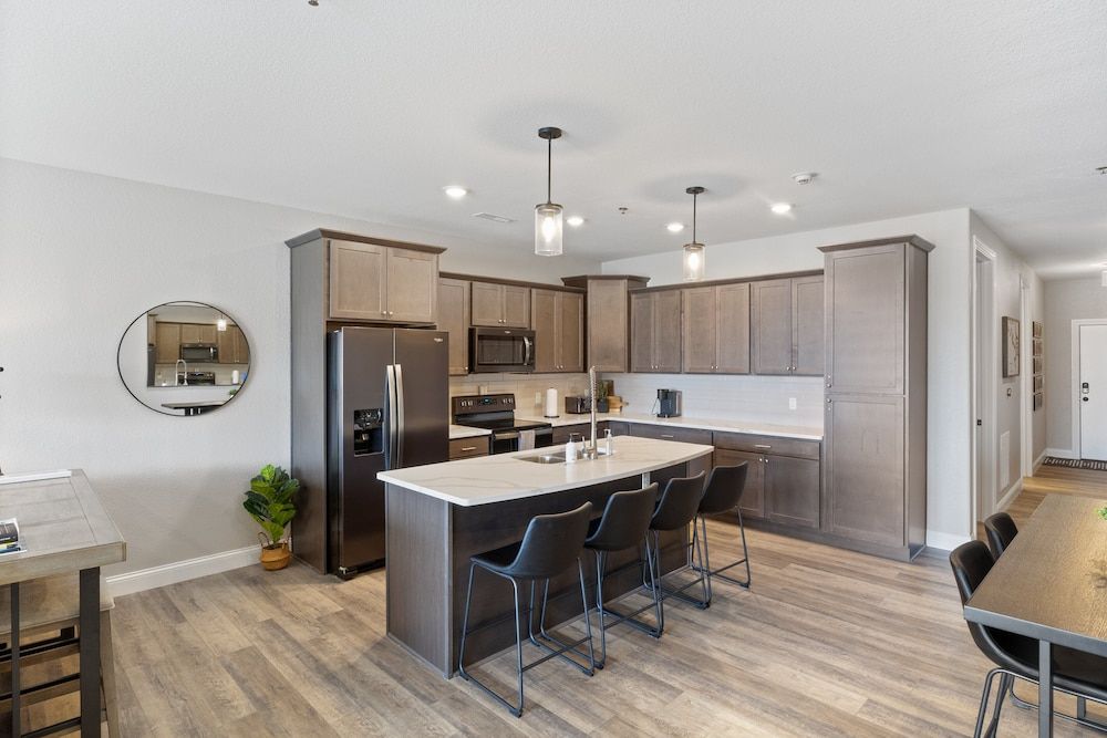 Topsider Experience in the Heart of Osage Beach Condo, Multiple Beds, Pool Access (Acres Away) 17