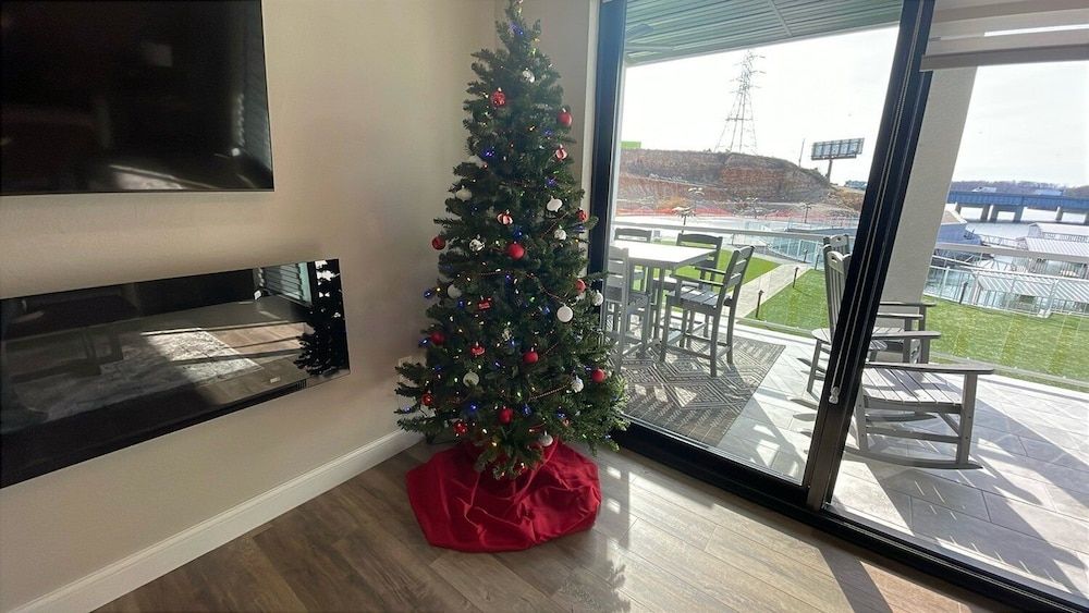 Topsider Experience in the Heart of Osage Beach Condo, Multiple Beds, Pool Access (Acres Away) 37