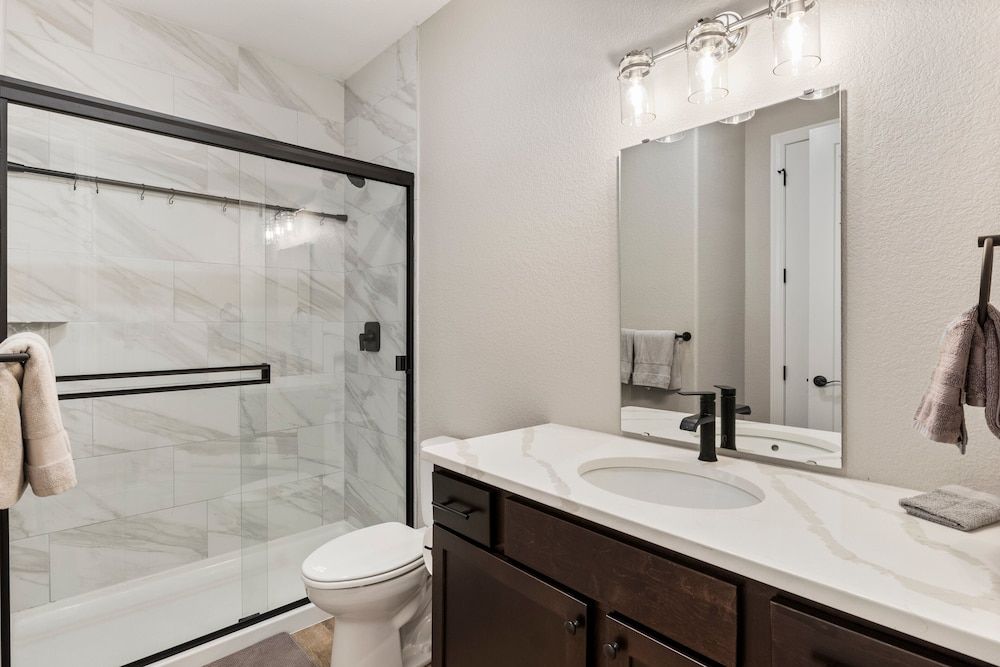 Topsider Experience in the Heart of Osage Beach Condo, Multiple Beds, Pool Access (Acres Away) 33