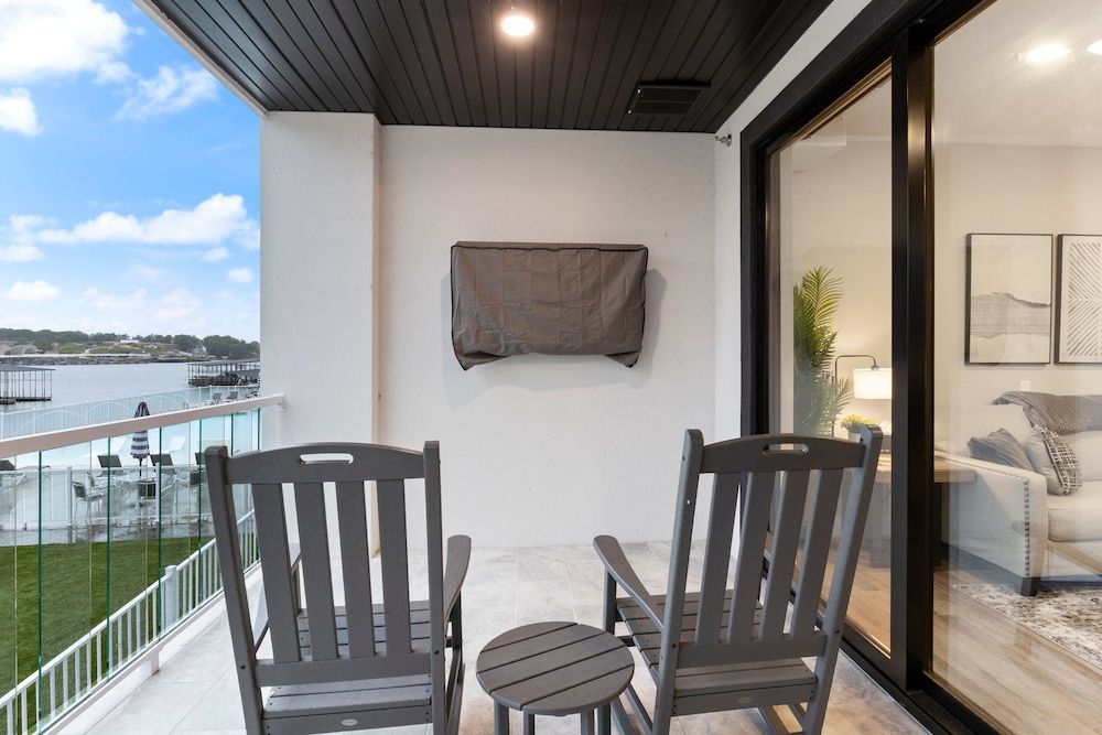 Topsider Experience in the Heart of Osage Beach Condo, Multiple Beds, Pool Access (Acres Away) 27