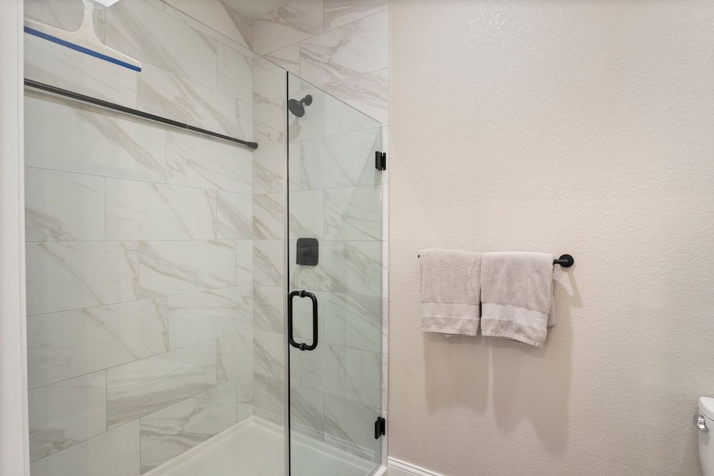 Topsider Experience in the Heart of Osage Beach Condo, Multiple Beds, Pool Access (Acres Away) 35