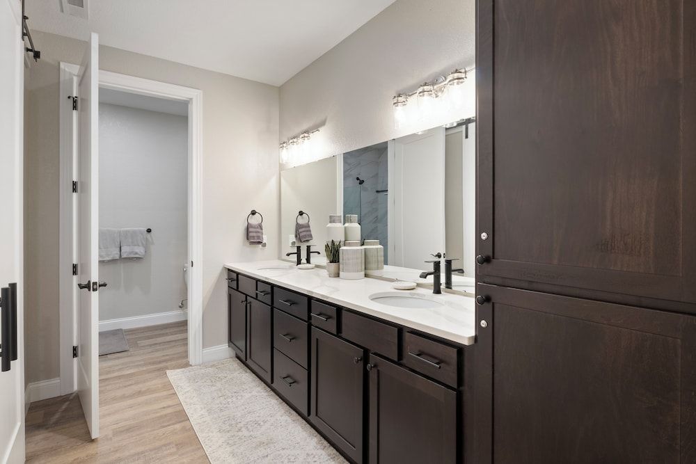 Topsider Experience in the Heart of Osage Beach Condo, Multiple Beds, Pool Access (Acres Away) 31