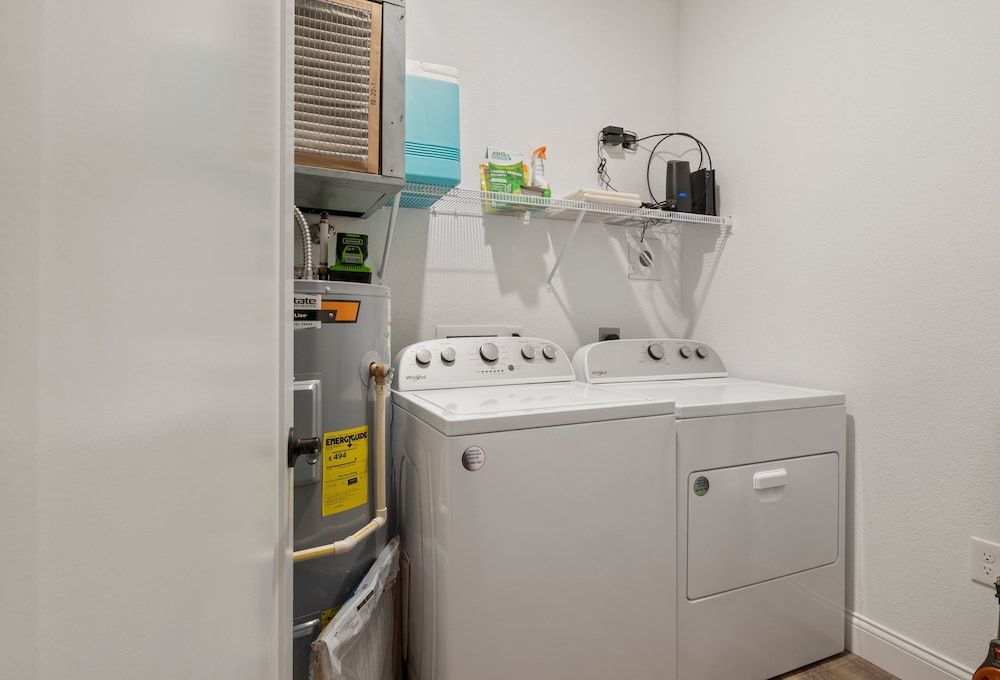 Topsider Experience in the Heart of Osage Beach Condo, Multiple Beds, Pool Access (Acres Away) 29