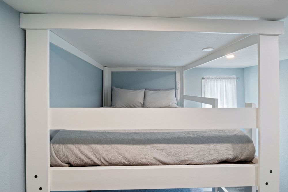 Our Cove Retreat - Perfect for Wave-free Swimming, Tanning & Prime Location Fun! Condo, Multiple Beds, Patio (Castaway Cove Unit 7) 11