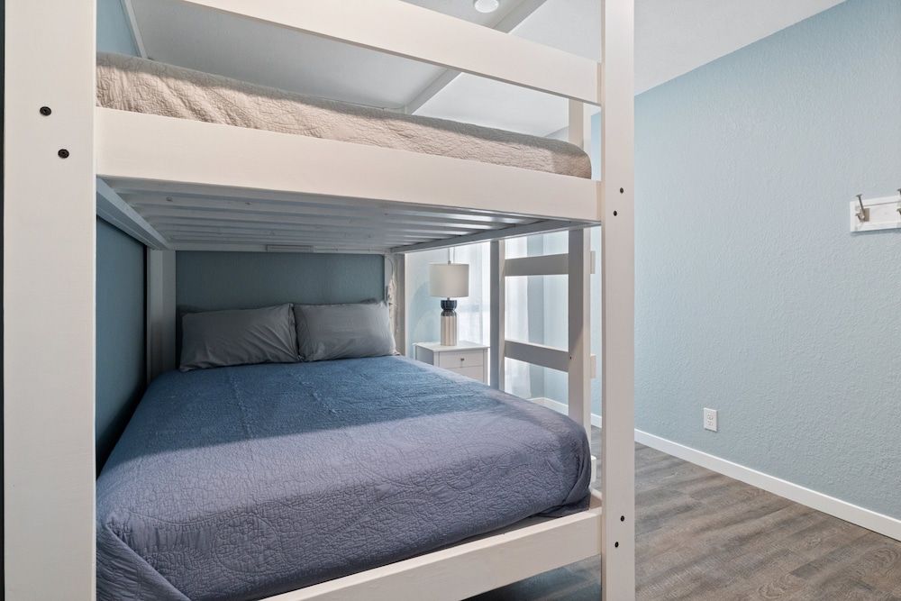 Our Cove Retreat - Perfect for Wave-free Swimming, Tanning & Prime Location Fun! Condo, Multiple Beds, Patio (Castaway Cove Unit 7) 19