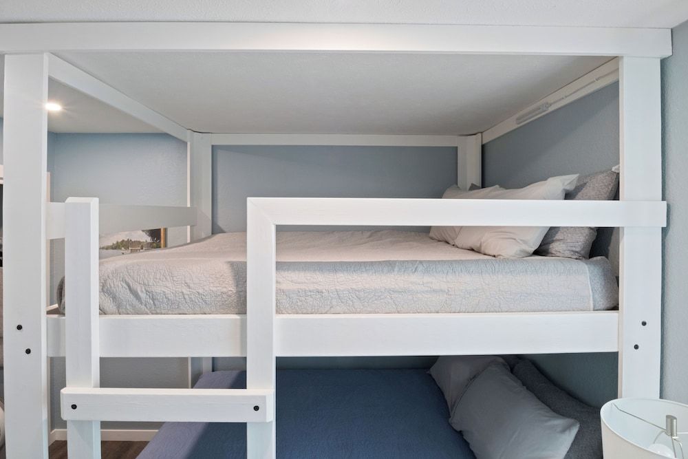 Our Cove Retreat - Perfect for Wave-free Swimming, Tanning & Prime Location Fun! Condo, Multiple Beds, Patio (Castaway Cove Unit 7) 20