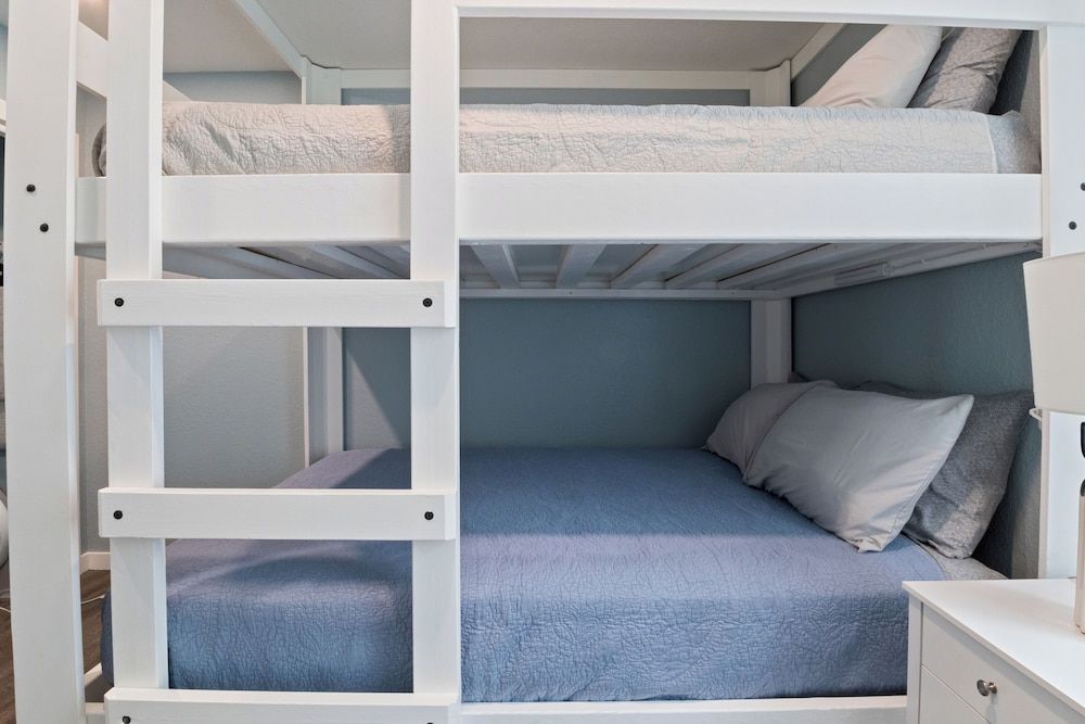 Our Cove Retreat - Perfect for Wave-free Swimming, Tanning & Prime Location Fun! Condo, Multiple Beds, Patio (Castaway Cove Unit 7) 18