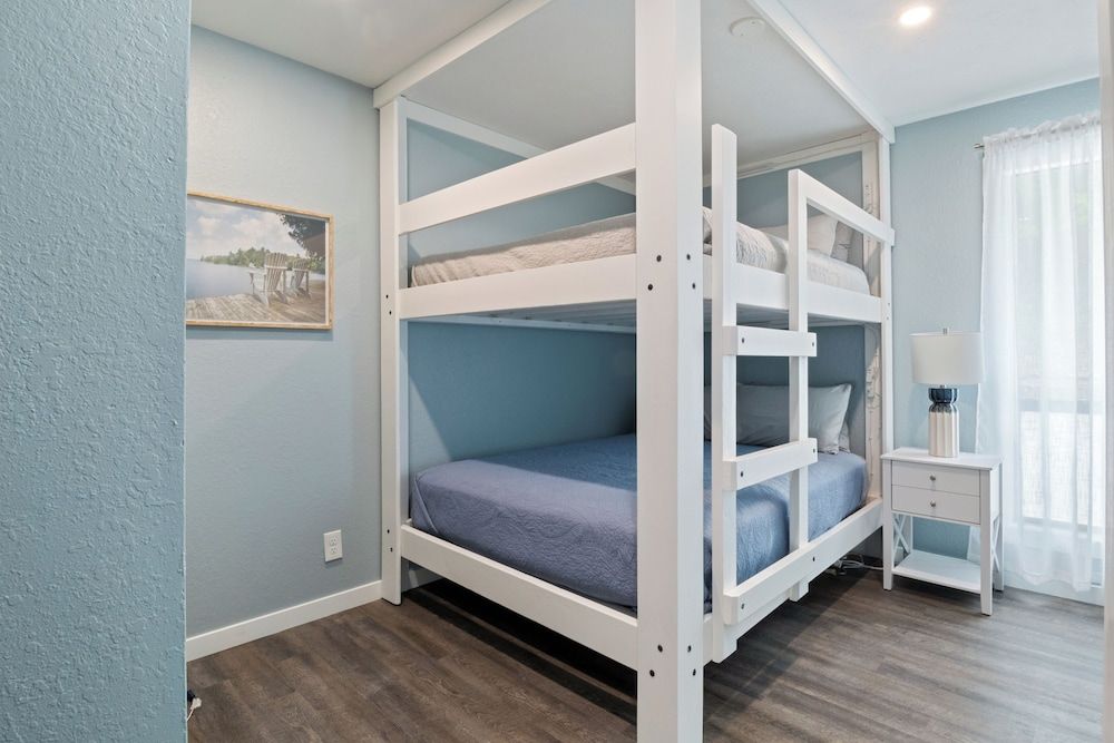 Our Cove Retreat - Perfect for Wave-free Swimming, Tanning & Prime Location Fun! Condo, Multiple Beds, Patio (Castaway Cove Unit 7) 4