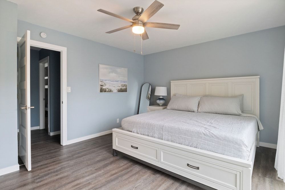 Our Cove Retreat - Perfect for Wave-free Swimming, Tanning & Prime Location Fun! Condo, Multiple Beds, Patio (Castaway Cove Unit 7) 14