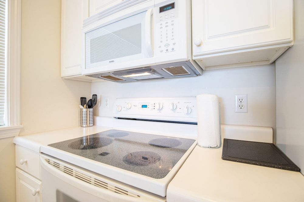 Breathtaking Views - Two Pools - Enclosed Balcony Condo, Multiple Beds, Pool Access (Second Wind) 14