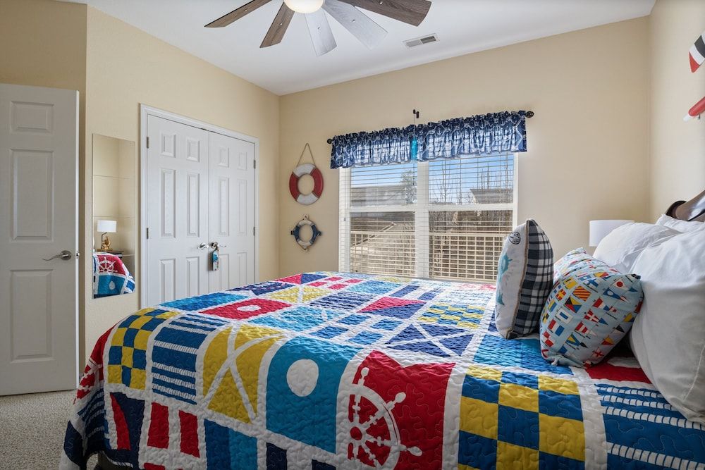 Nautical-inspired Lakefront Unit w/ Awesome Views Condo, Multiple Beds, Jetted Tub (Queens Pointe) 5