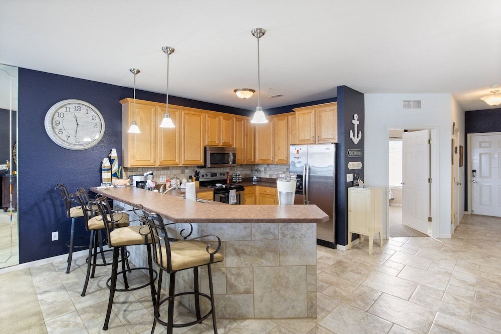 Nautical-inspired Lakefront Unit w/ Awesome Views Condo, Multiple Beds, Jetted Tub (Queens Pointe) 27