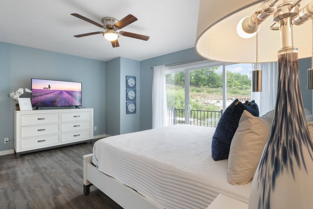 Our Cove Retreat - Perfect for Wave-free Swimming, Tanning & Prime Location Fun! Condo, Multiple Beds, Patio (Castaway Cove Unit 8) 10