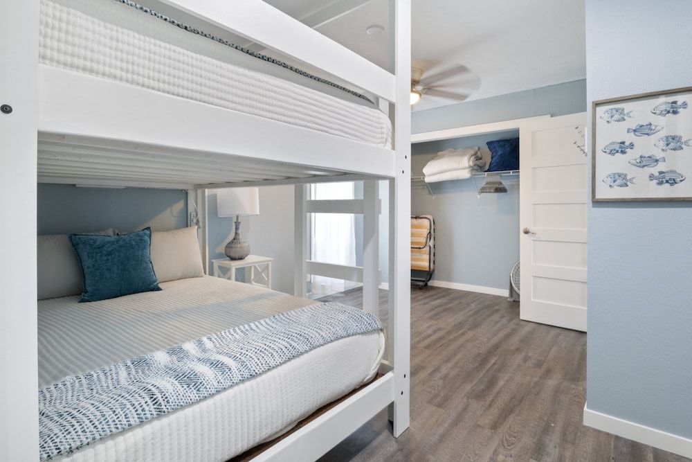 Our Cove Retreat - Perfect for Wave-free Swimming, Tanning & Prime Location Fun! Condo, Multiple Beds, Patio (Castaway Cove Unit 8) 14