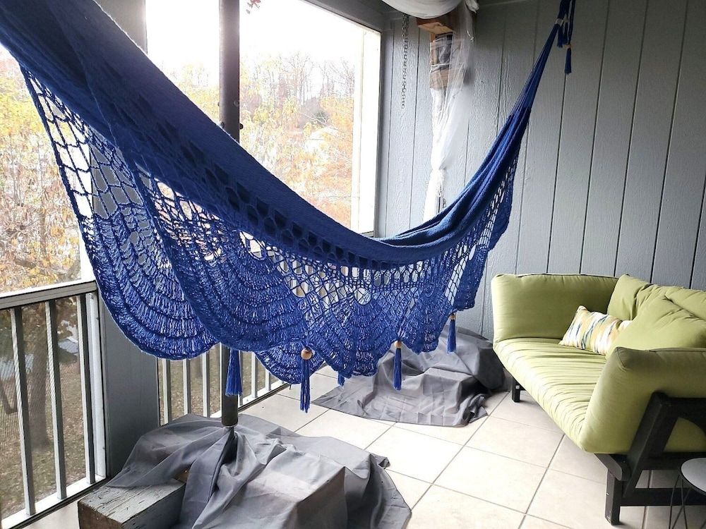 Ten Minutes to "the Strip" - Amazing Lake Views Condo, Multiple Beds, Patio (Bellabello!) 31