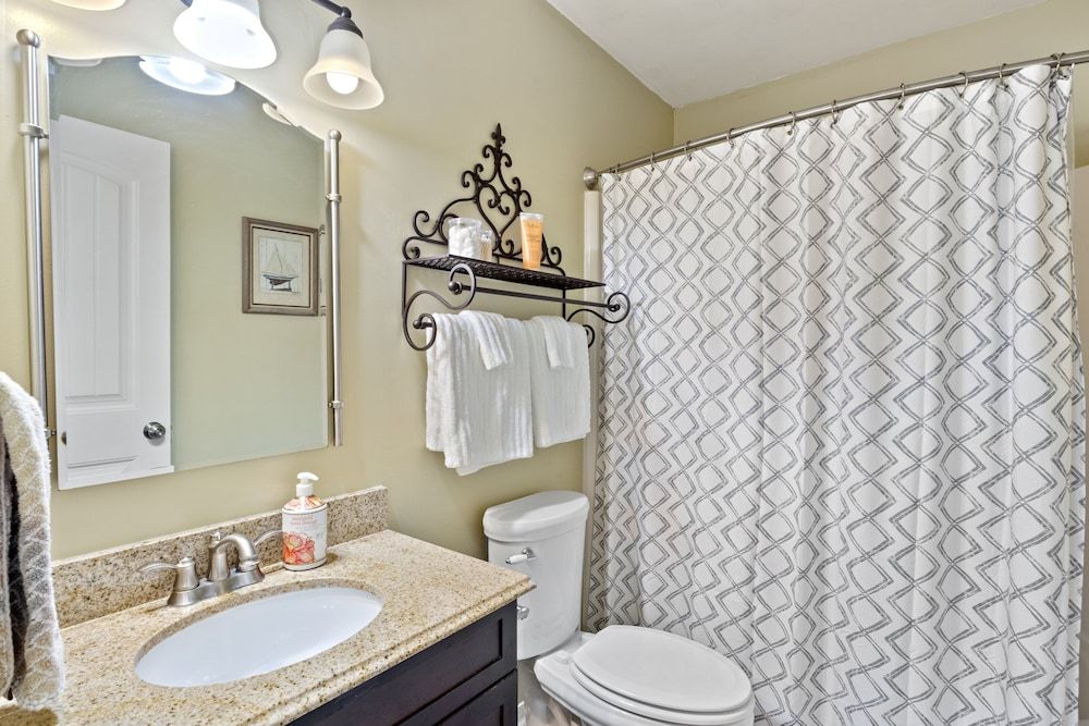 Perfect Resort Retreat Close to Everything House, Multiple Beds, Pool Access, Garden View (Relaxation Haven) 18