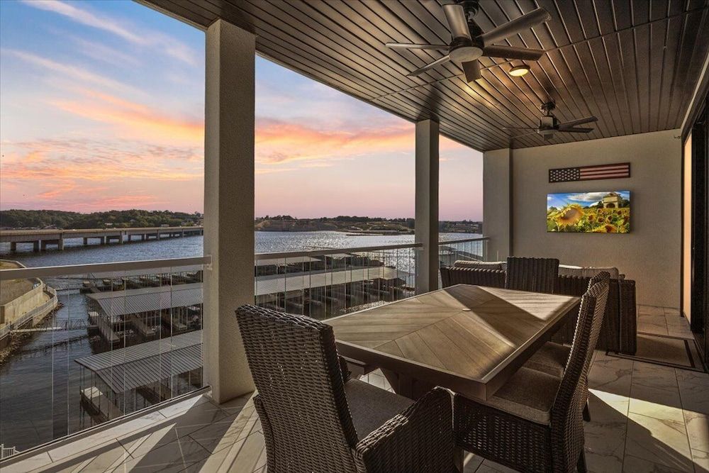 Lakefront Topsider Condo w/ Boat Slip, 2 Pools & Large Deck Condo, Multiple Beds, Pool Access (The Nest on 4th) 30