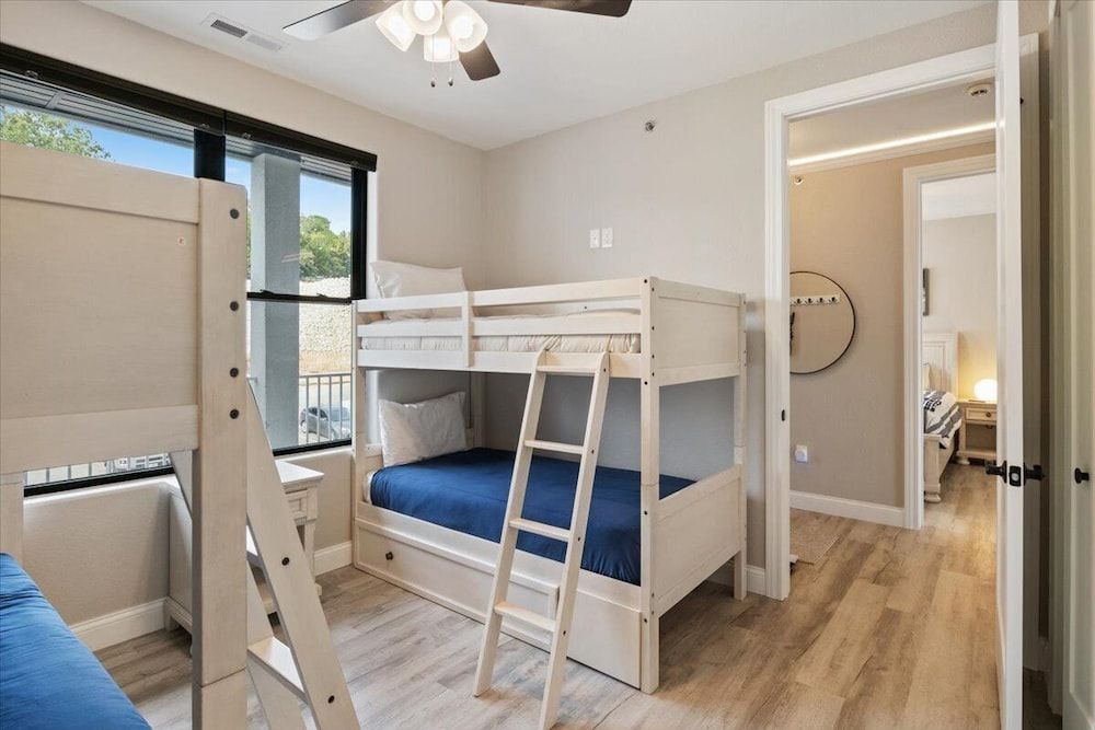 Lakefront Topsider Condo w/ Boat Slip, 2 Pools & Large Deck Condo, Multiple Beds, Pool Access (The Nest on 4th) 6