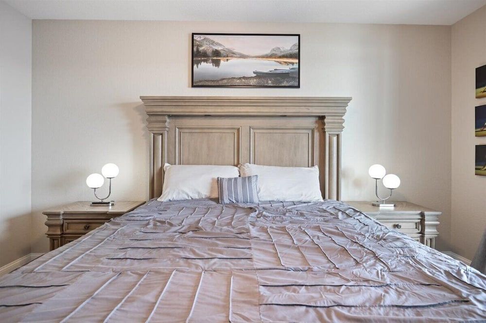 Lakefront Topsider Condo w/ Boat Slip, 2 Pools & Large Deck Condo, Multiple Beds, Pool Access (The Nest on 4th) 15