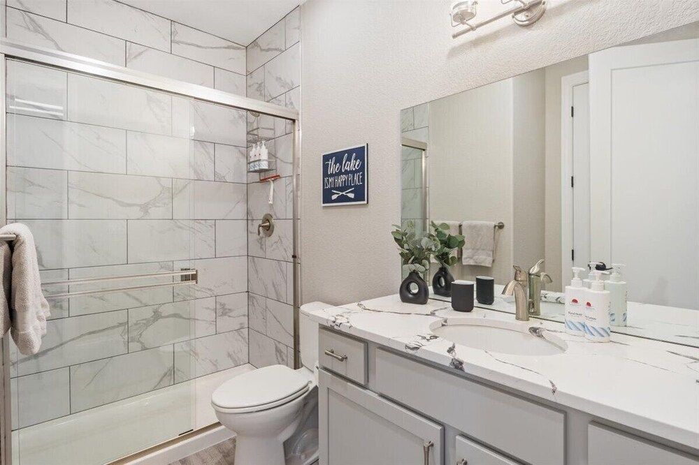 Lakefront Topsider Condo w/ Boat Slip, 2 Pools & Large Deck Condo, Multiple Beds, Pool Access (The Nest on 4th) 35